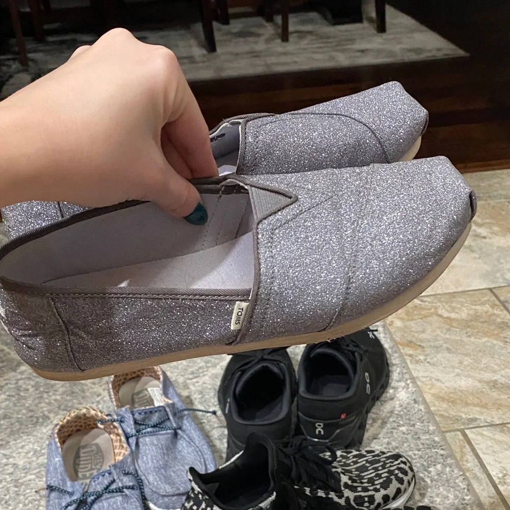 TOMS Women's Glitter Slip-On Shoes - Gray brand new